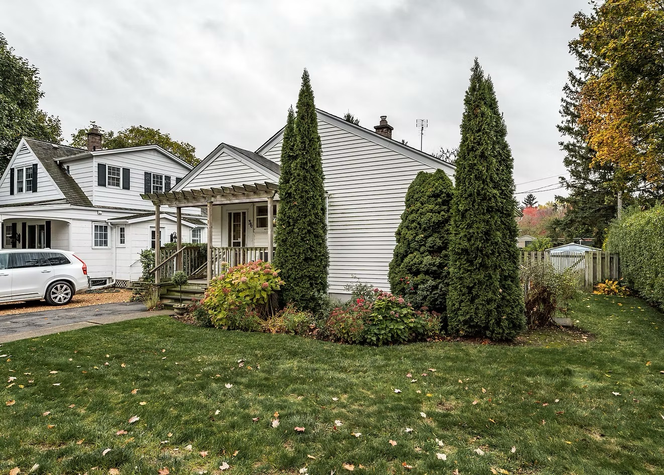 NELLES COTTAGE ON THE PARK